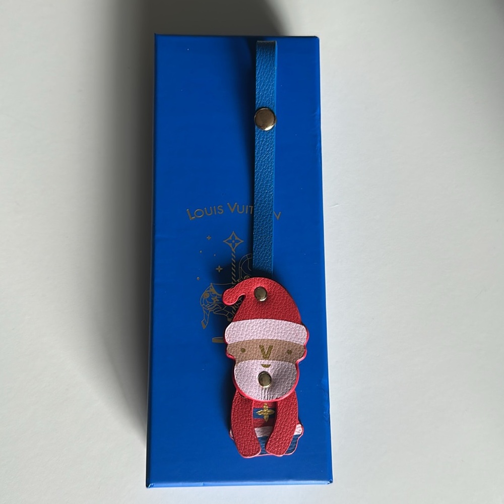 Louis Vuitton Christmas '24 Carousel Vivienne VIP Gift Charm - Picture 1 of 5